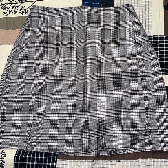Brandy Melville Plaid Cara Skirt - Picture 5 of 6